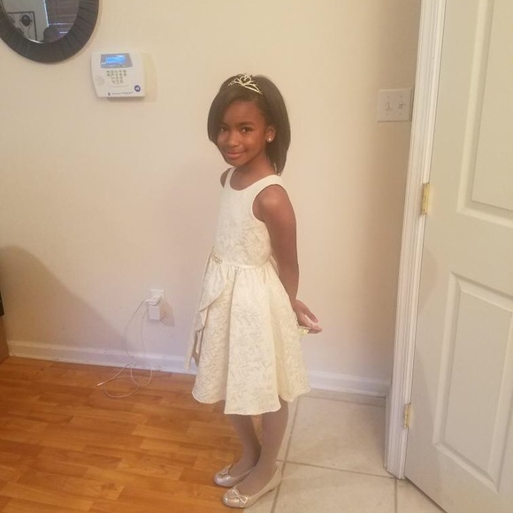 Little Girls Dress - Picture 4 of 5